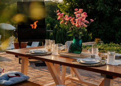 Cozy backyard dining in Tulsa